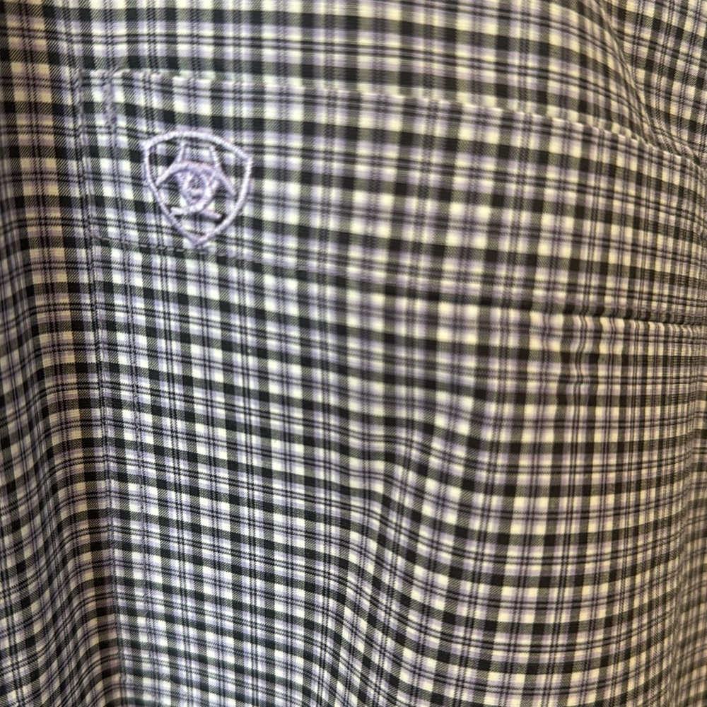 Ariat Men’s Long Sleeve Button Down Shirt.